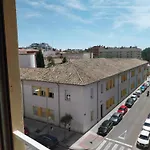 Grande En Apartament Huesca